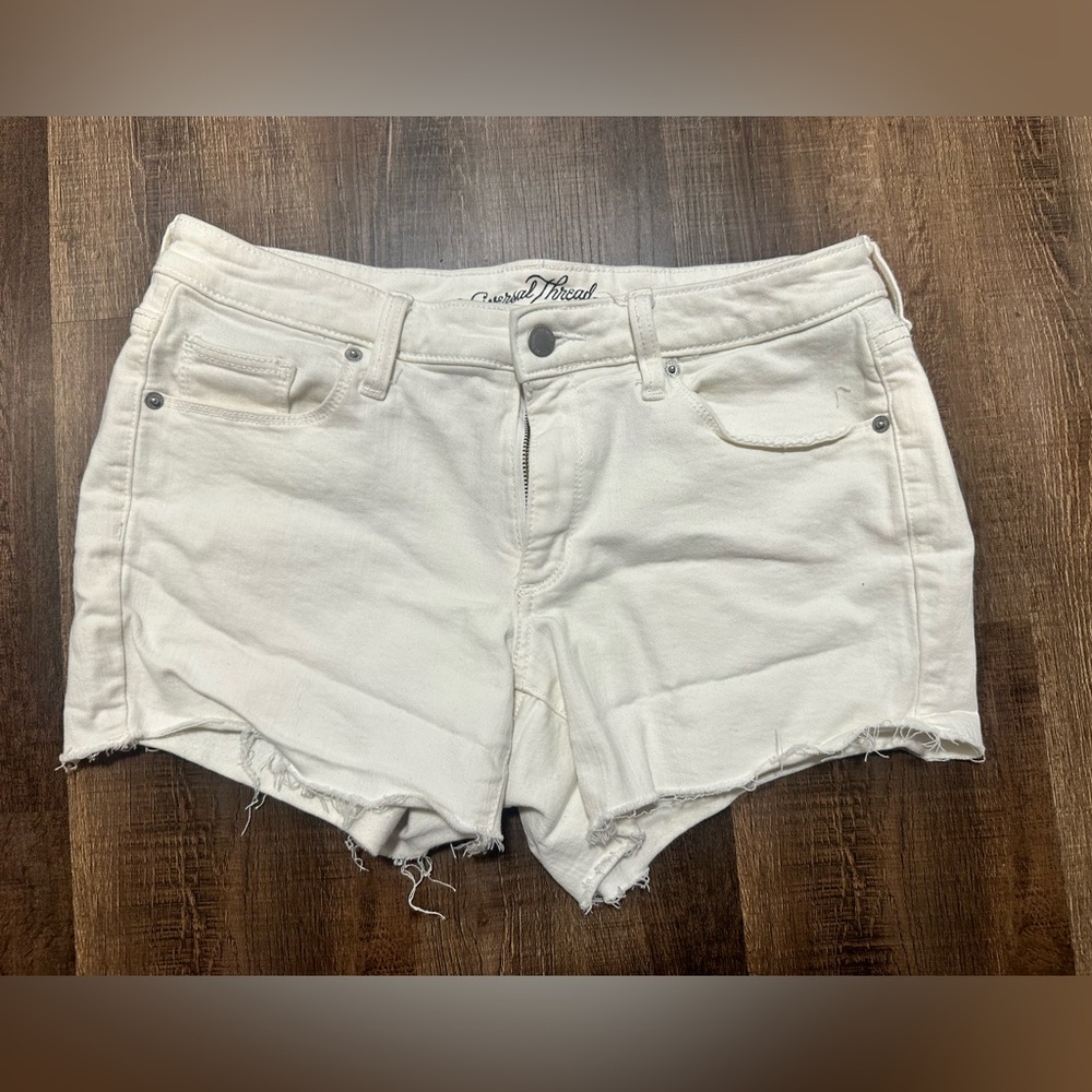 Universal Thread women’s white Cut Off Shorts size 8